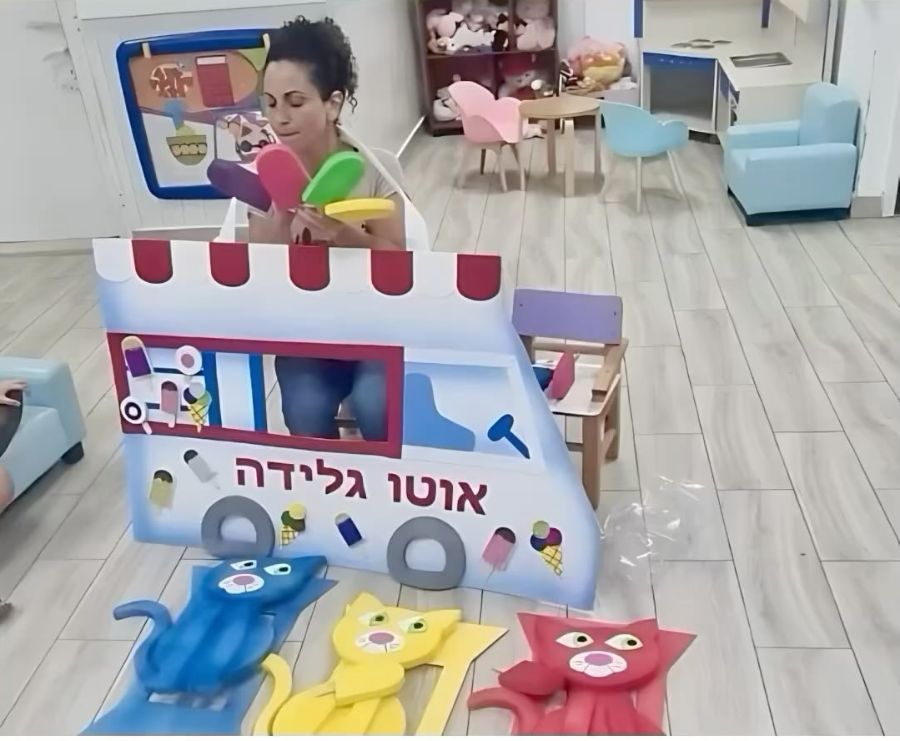 תפאורת אוטו גלידה בכיתת הגן