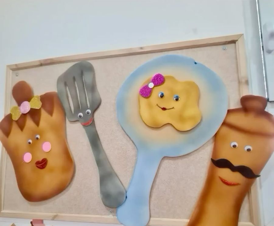 אביזרי המחשה בצורת עוגיות ומחבת